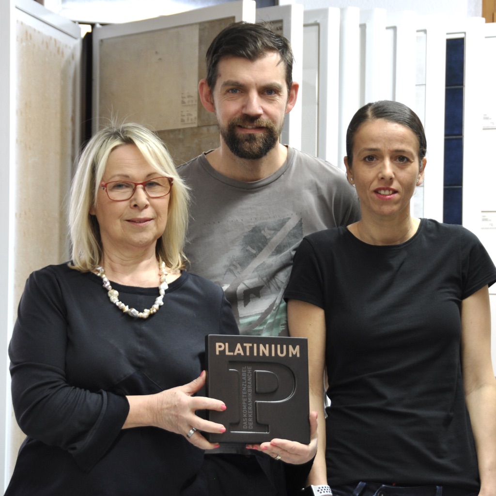 Berghild Vignoli (Geschäftsleitung), Roger Sallmayer (Vorarbeiter) und Arzu Aksoy (Verkauf/Beratung)