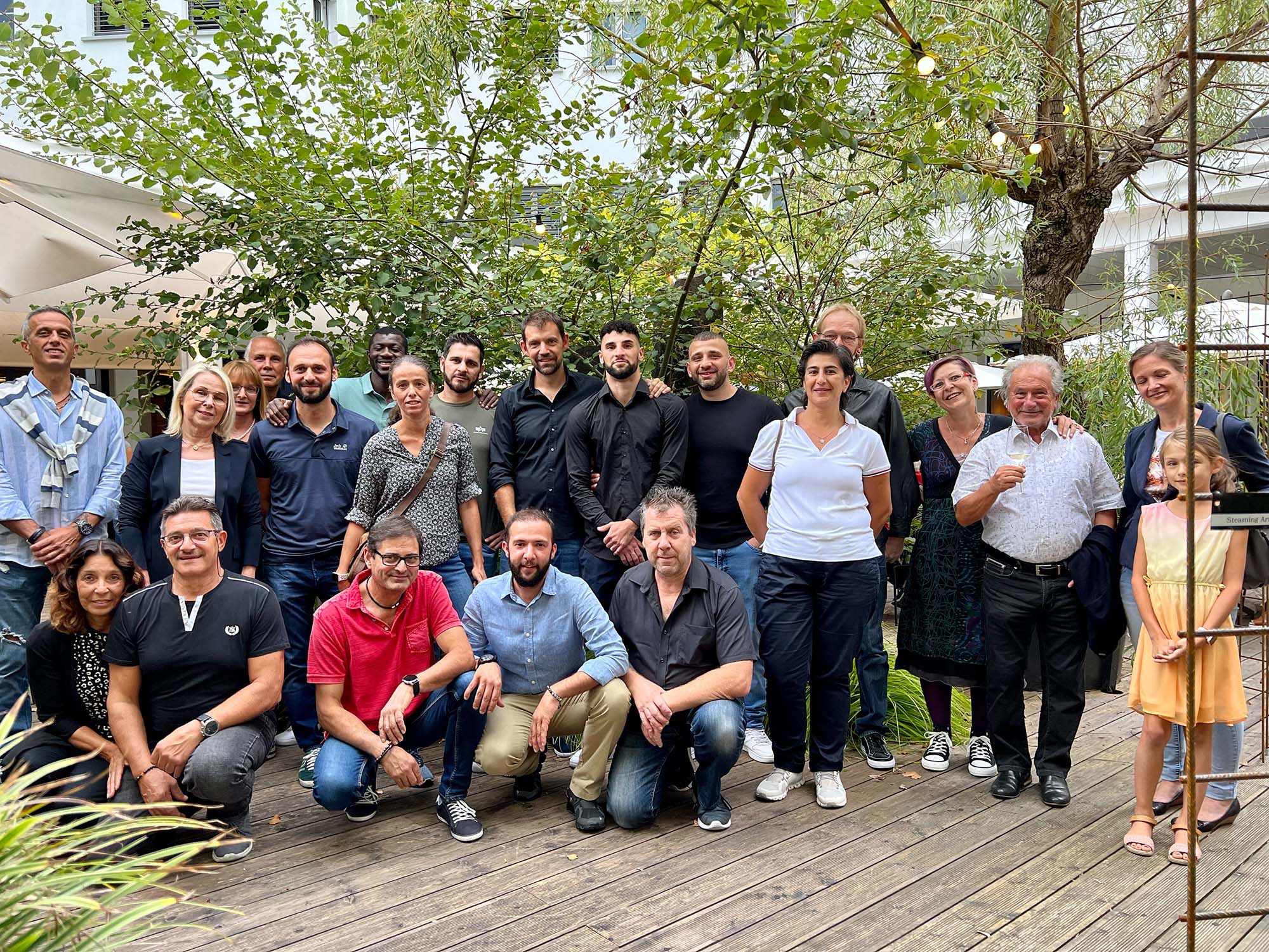 Das Team von Castratori BKW Berghild Vignoli (Geschäftsleitung), Roger Sallmayer (Vorarbeiter) und Arzu Aksoy (Verkauf/Beratung)